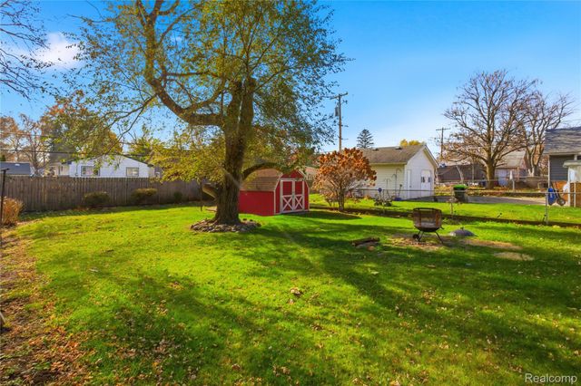 241 W Ann Arbor Avenue, Pontiac, MI 48340