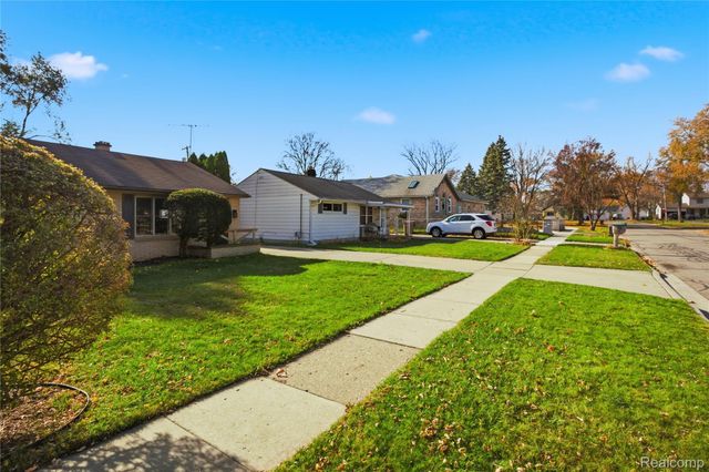 241 W Ann Arbor Avenue, Pontiac, MI 48340