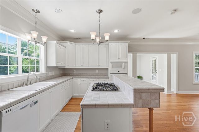 2411 Salcedo Avenue, Savannah, GA 31406