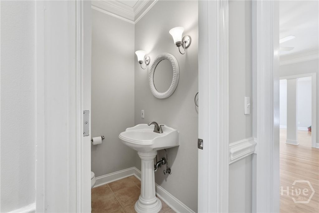 Image 12 of property listing at 2411 Salcedo Avenue, Savannah, GA 31406