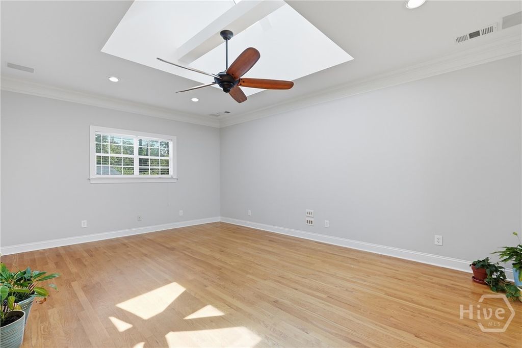 Image 15 of property listing at 2411 Salcedo Avenue, Savannah, GA 31406