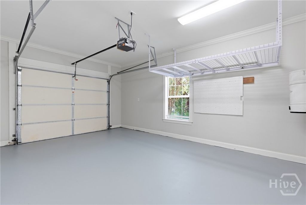 Image 37 of property listing at 2411 Salcedo Avenue, Savannah, GA 31406