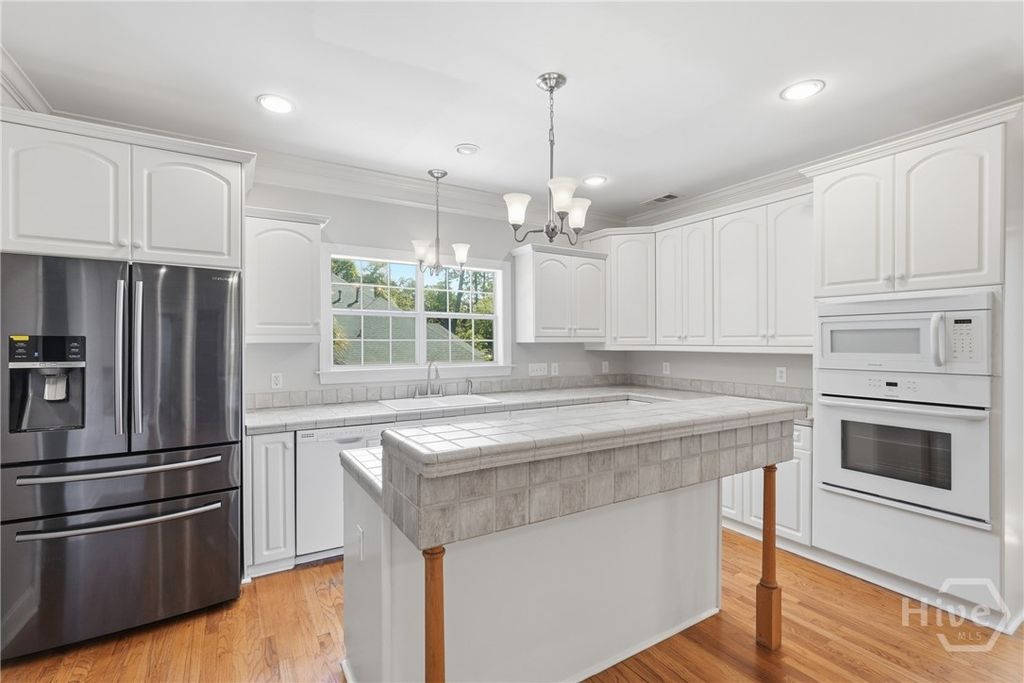 Image 7 of property listing at 2411 Salcedo Avenue, Savannah, GA 31406
