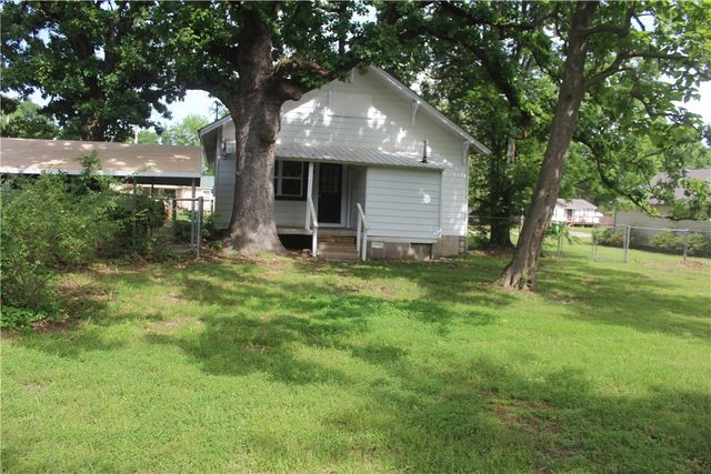 1113 N College Street, Clarksville, AR 72830