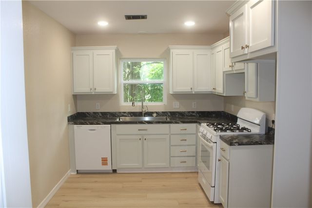 1113 N College Street, Clarksville, AR 72830