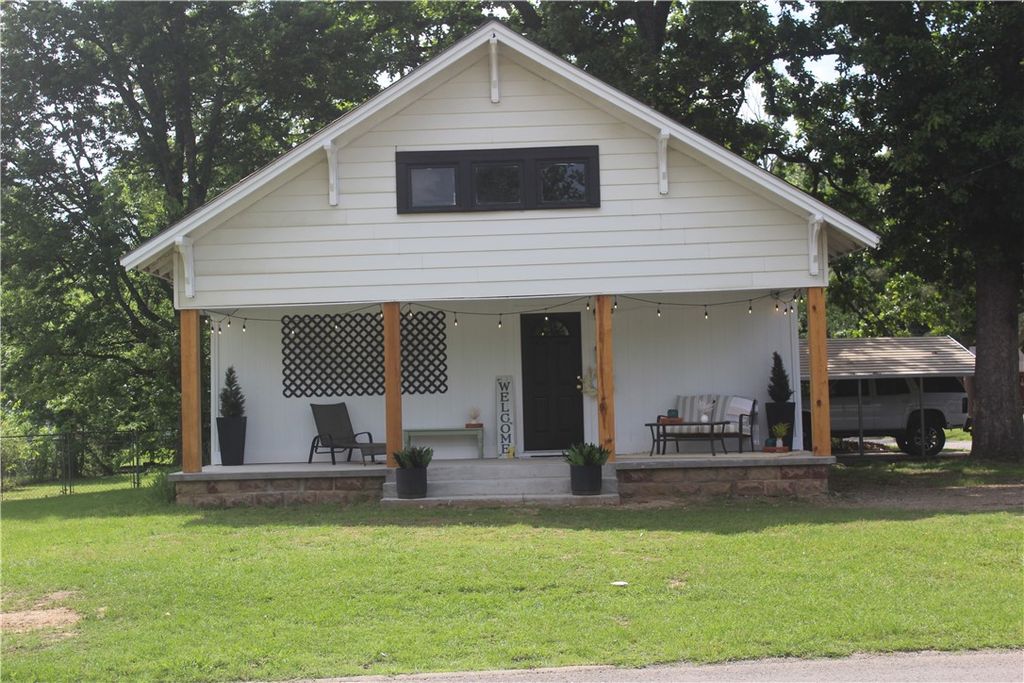 1113 N College Street, Clarksville, AR 72830