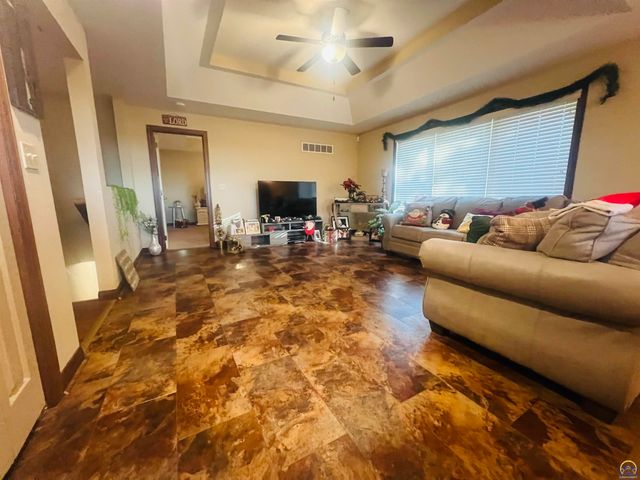 6005 SW 44th St, Topeka, KS 66610