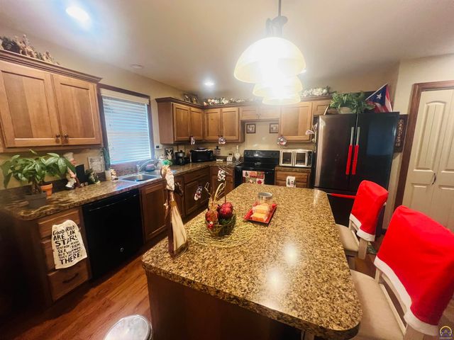 6005 SW 44th St, Topeka, KS 66610