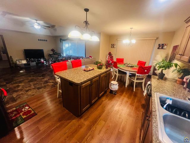 6005 SW 44th St, Topeka, KS 66610