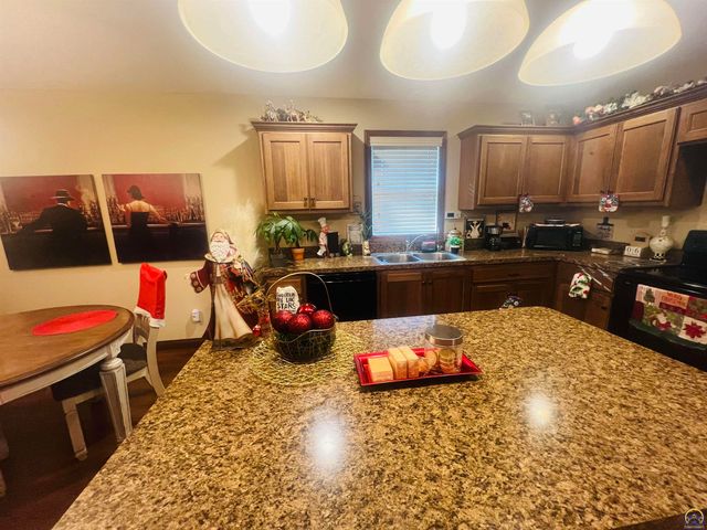 6005 SW 44th St, Topeka, KS 66610