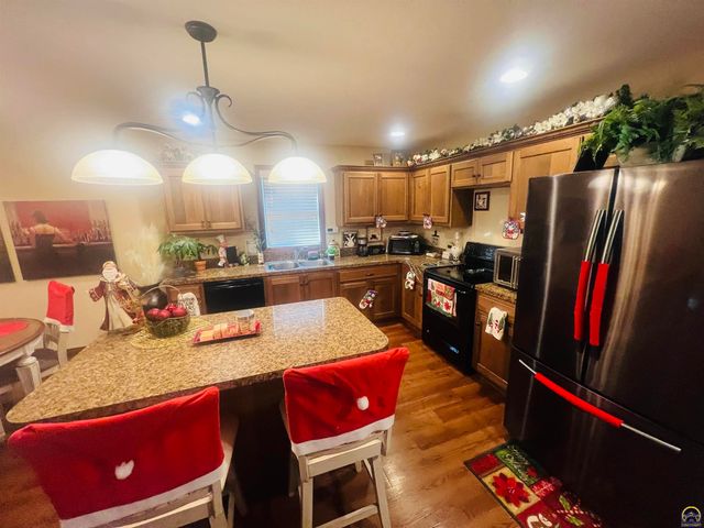 6005 SW 44th St, Topeka, KS 66610