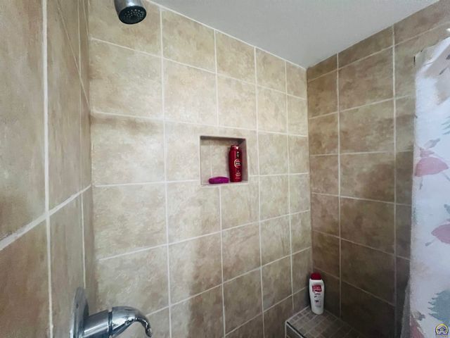 6005 SW 44th St, Topeka, KS 66610