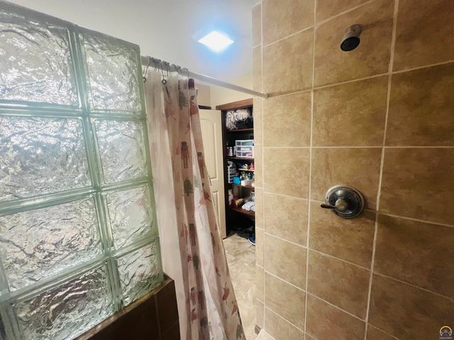 6005 SW 44th St, Topeka, KS 66610