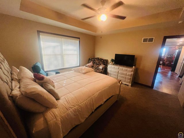 6005 SW 44th St, Topeka, KS 66610