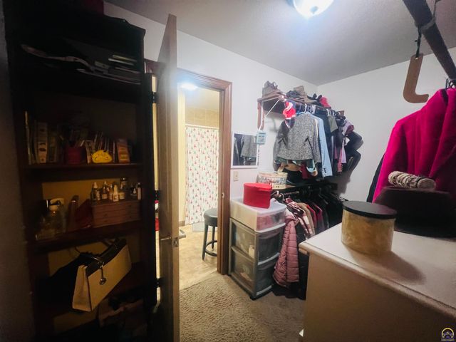 6005 SW 44th St, Topeka, KS 66610