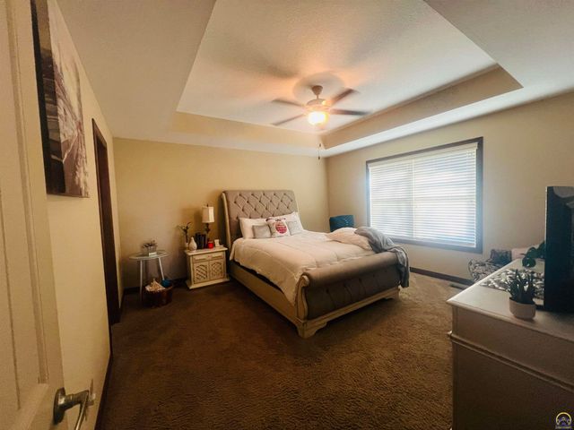 6005 SW 44th St, Topeka, KS 66610