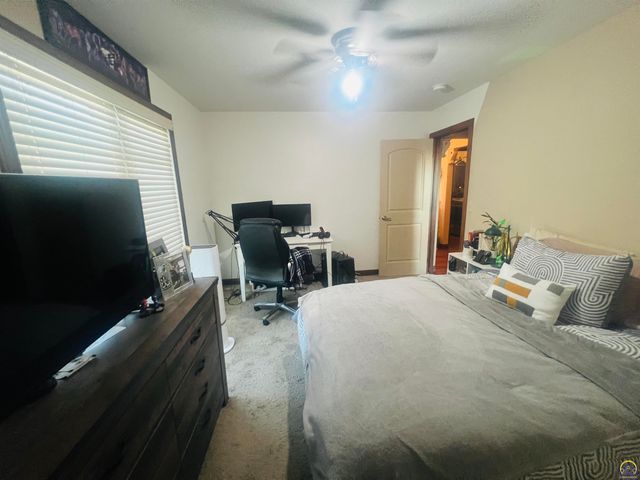 6005 SW 44th St, Topeka, KS 66610