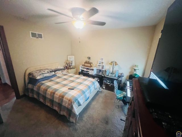 6005 SW 44th St, Topeka, KS 66610