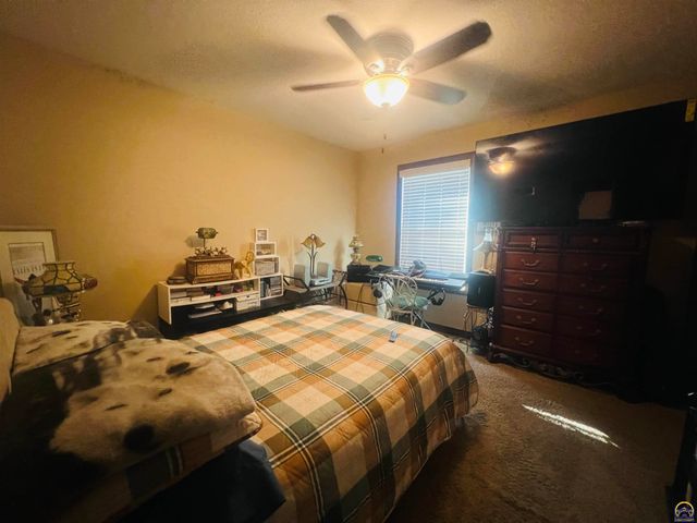 6005 SW 44th St, Topeka, KS 66610