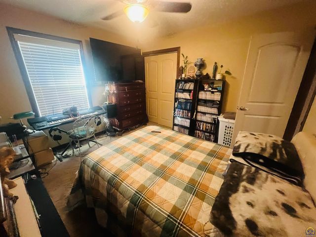 6005 SW 44th St, Topeka, KS 66610