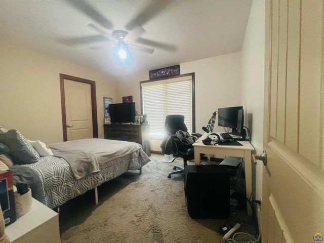 6005 SW 44th St, Topeka, KS 66610