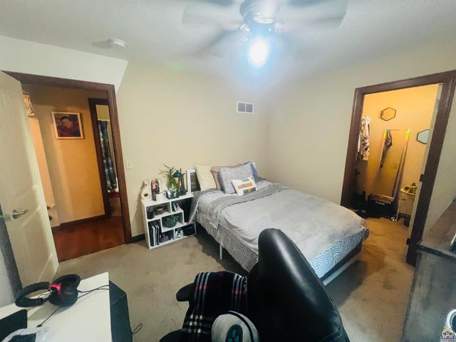 6005 SW 44th St, Topeka, KS 66610