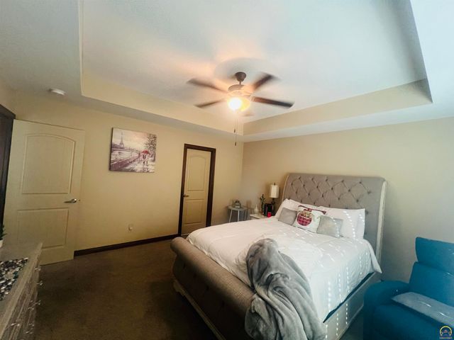 6005 SW 44th St, Topeka, KS 66610