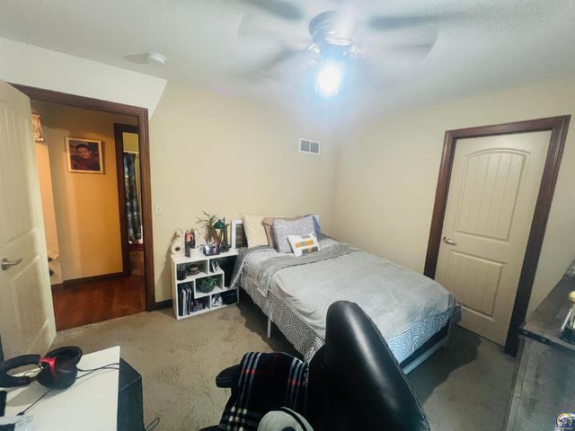 6005 SW 44th St, Topeka, KS 66610