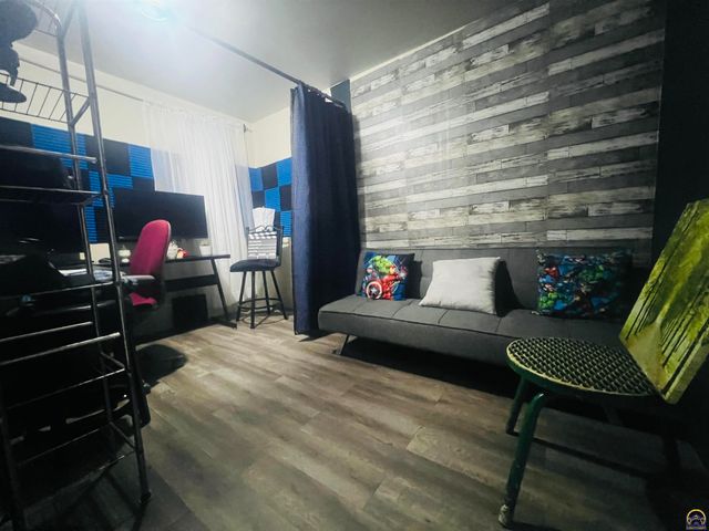 6005 SW 44th St, Topeka, KS 66610