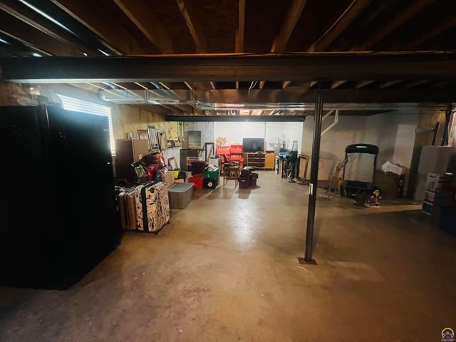 6005 SW 44th St, Topeka, KS 66610