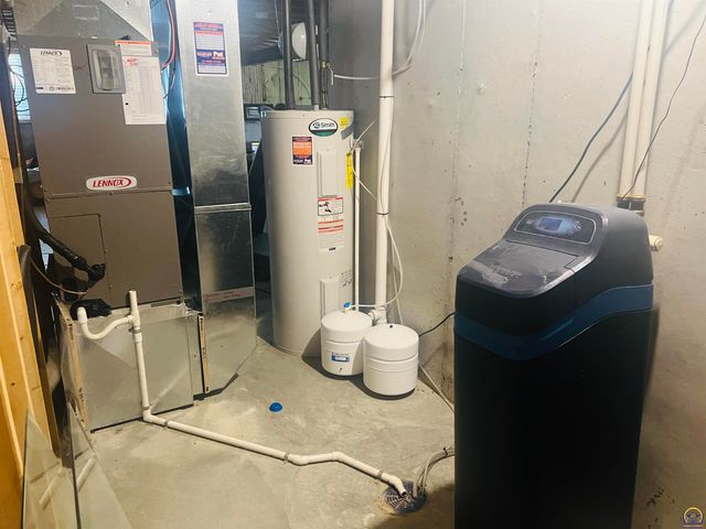 6005 SW 44th St, Topeka, KS 66610