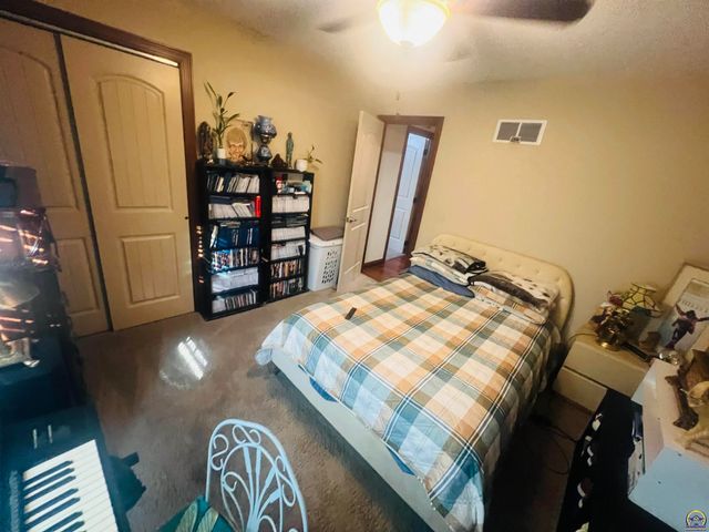 6005 SW 44th St, Topeka, KS 66610