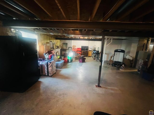 6005 SW 44th St, Topeka, KS 66610