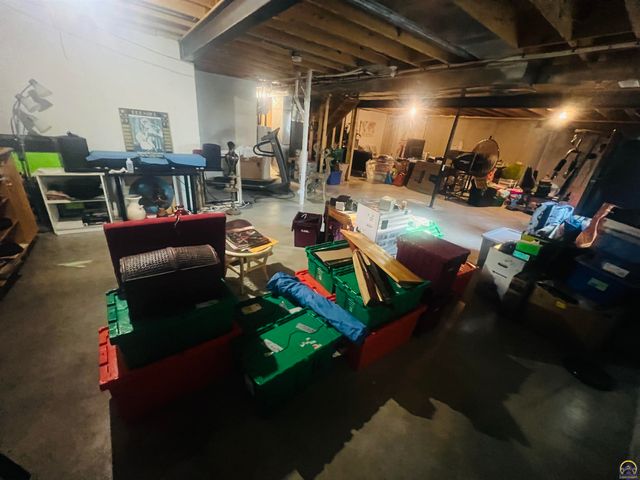 6005 SW 44th St, Topeka, KS 66610