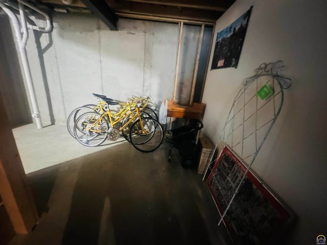 6005 SW 44th St, Topeka, KS 66610