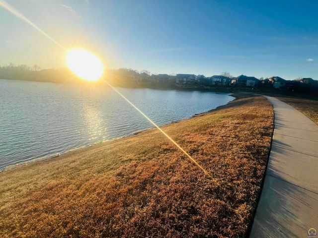 6005 SW 44th St, Topeka, KS 66610