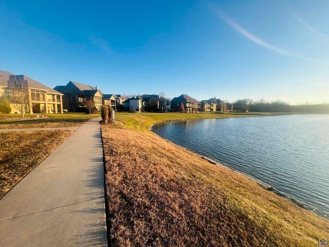 6005 SW 44th St, Topeka, KS 66610