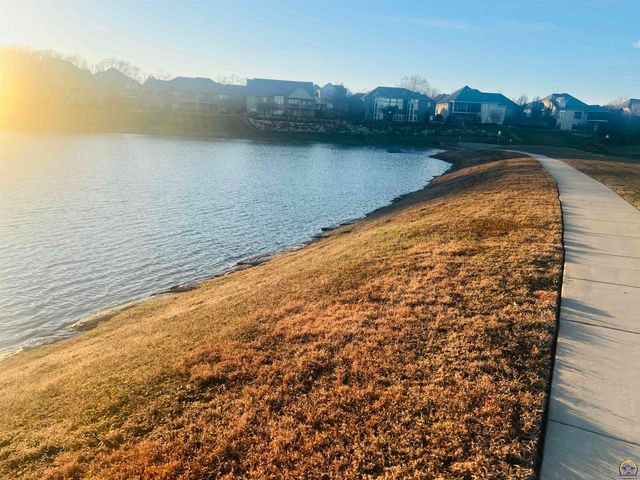 6005 SW 44th St, Topeka, KS 66610