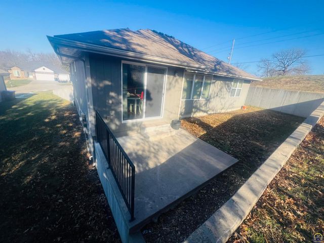 6005 SW 44th St, Topeka, KS 66610