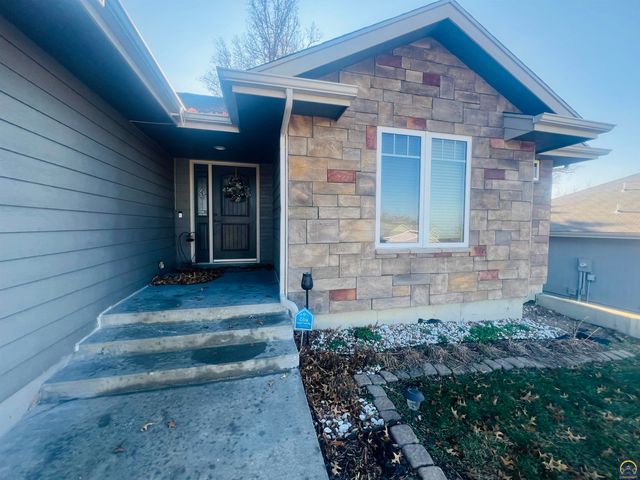 6005 SW 44th St, Topeka, KS 66610