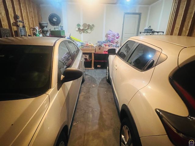 6005 SW 44th St, Topeka, KS 66610