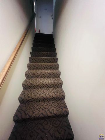 6005 SW 44th St, Topeka, KS 66610