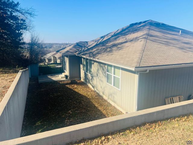 6005 SW 44th St, Topeka, KS 66610