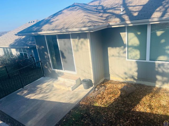 6005 SW 44th St, Topeka, KS 66610