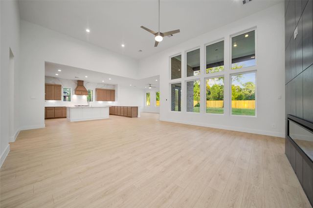304 Louvenia Court, Pinehurst, TX 77362