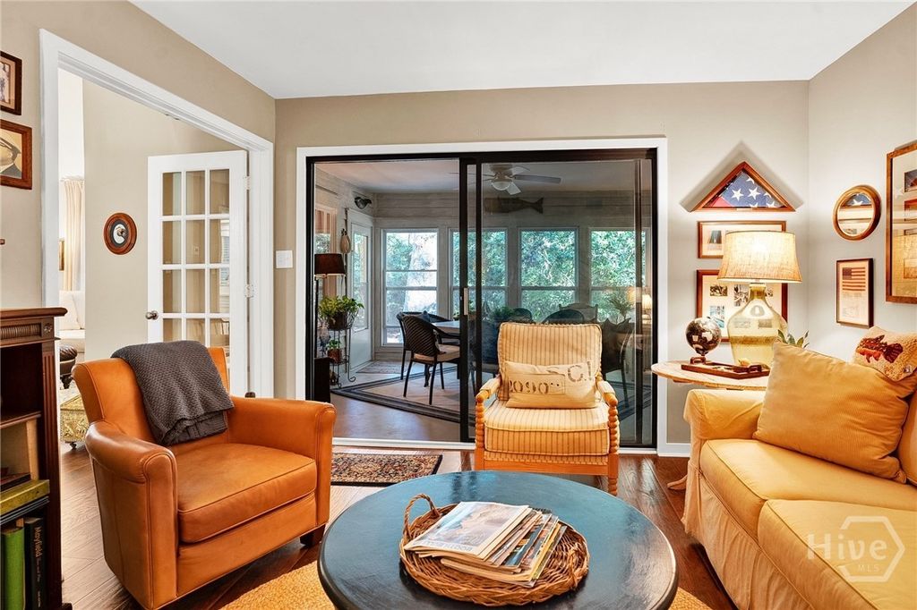 Image 15 of property listing at 5 Franklin Court, Savannah, GA 31411