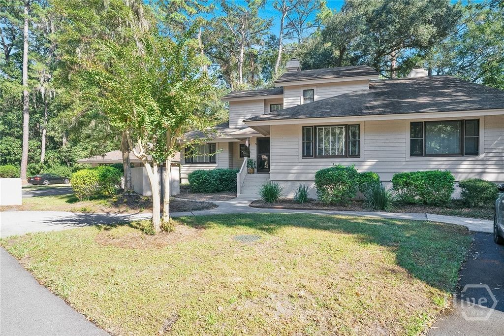 Image 2 of property listing at 5 Franklin Court, Savannah, GA 31411