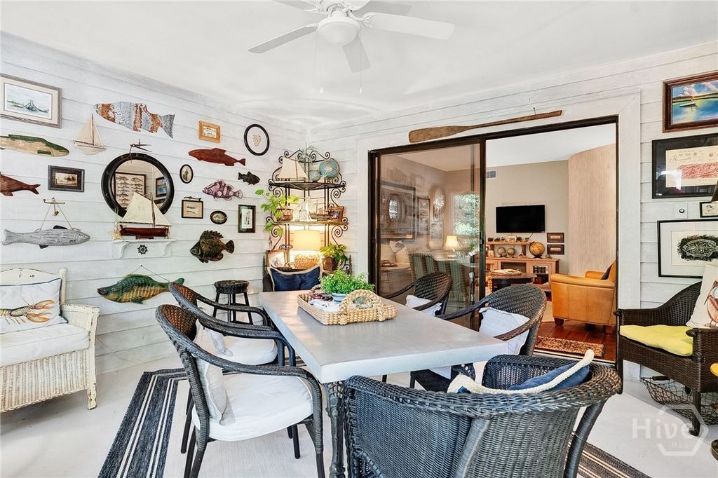 Image 21 of property listing at 5 Franklin Court, Savannah, GA 31411