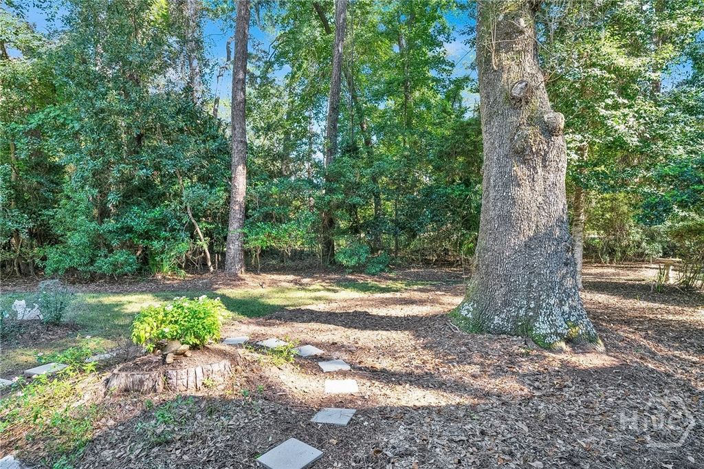 Image 30 of property listing at 5 Franklin Court, Savannah, GA 31411