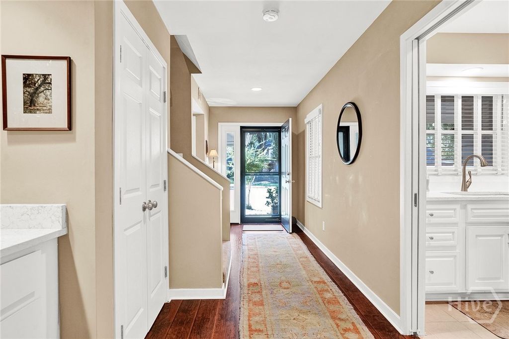Image 9 of property listing at 5 Franklin Court, Savannah, GA 31411